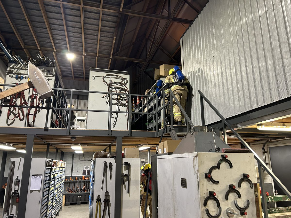 benblik's tweet photo. Vanavond prachtige middeloefening gedraaid , met Hw en Hv en Kerkwerve in de productiehal van de Nemag . Dank voor de gastvrijheid. https://t.co/ApdiqeTsxS