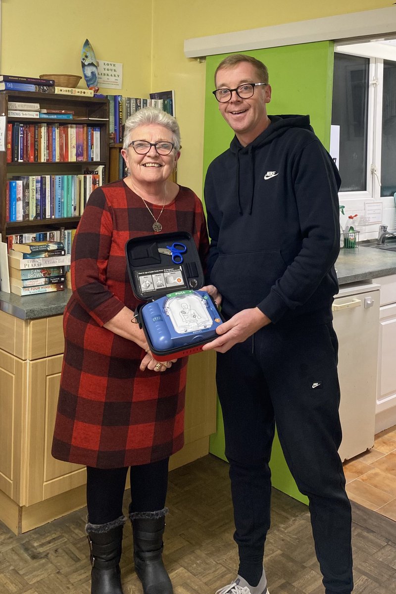 We were contacted last week by the Onchan Pensioners Social Club who’s defibrillator was in need of TLC. Tonight with new pads and a new battery it’s back up and running and on hand should anyone need it. There is something on in the hall most nights💪🏻❤️