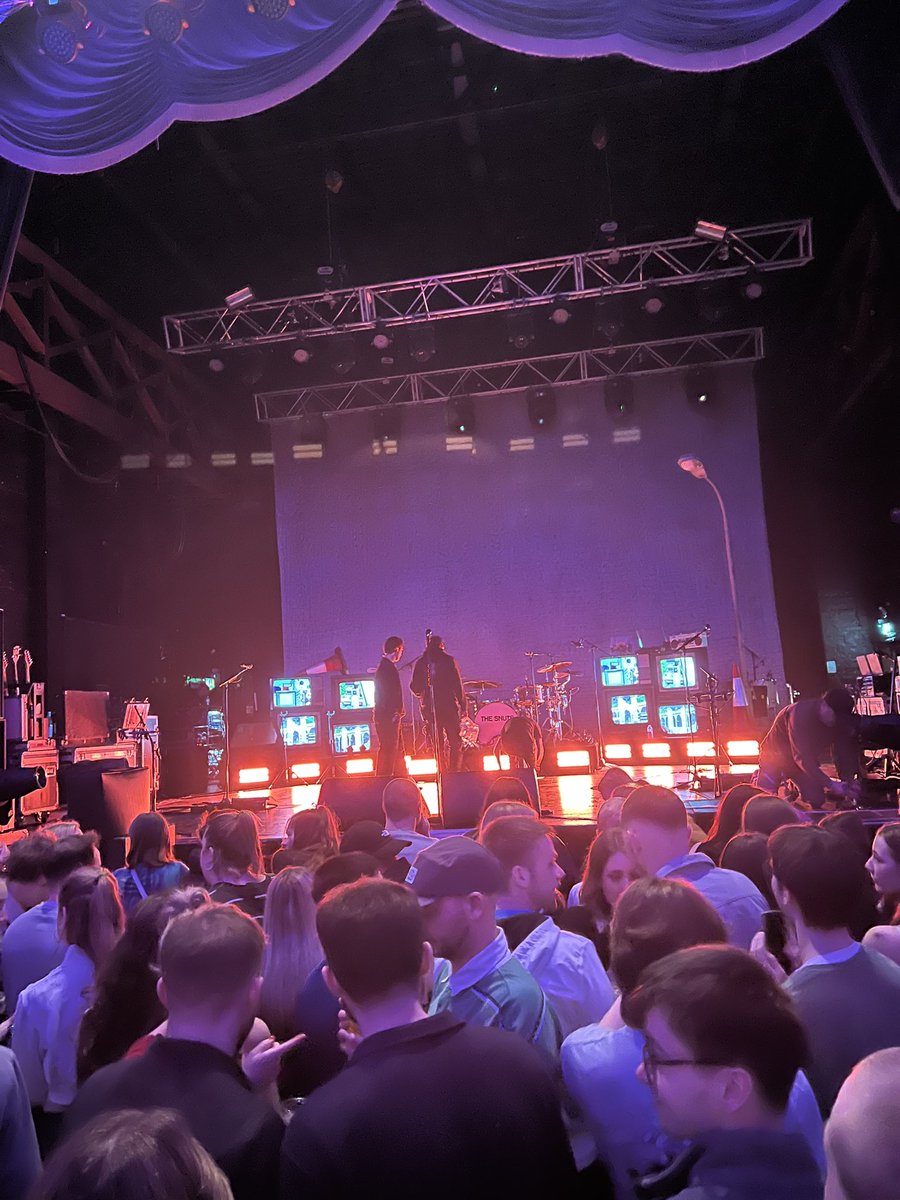 patrickvmoore's tweet image. At Boscombe Academy waiting to see @TheSnuts 
#snuts