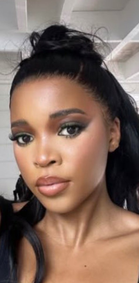 bbfanone's tweet photo. @Yolandaphongwan Mowinner is so pretty😍
I can't wait for the final results of whatever she's cooking. I know it's gonna be great. 
 
#TsatsiiMadiba https://t.co/xBHsBpQarn