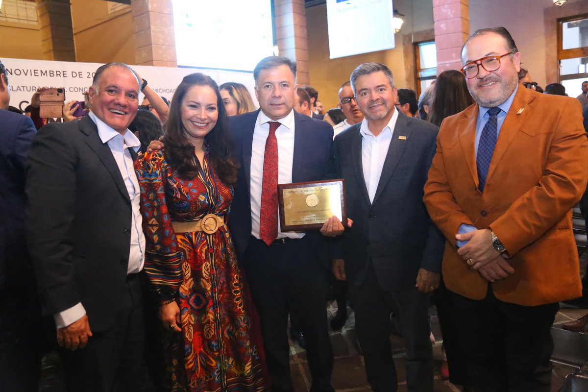 cceemich's tweet photo. Felicitamos a Roberto Molina Garduño, empresario que recibió el día de hoy la Condecoración “Mérito al Turismo Michoacano” 2024, otorgada por el Congreso del Estado de Michoacán.

¡Un logro bien merecido!

#TrabajemosJuntos https://t.co/yqZdGf12g8