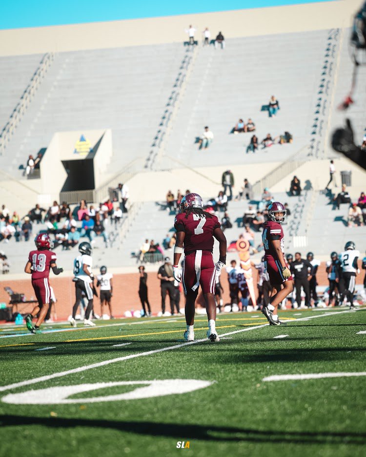 hudl.com/v/2Q6Jcy
Senior Season 
3.6 GPA
Check me out❤️‍🔥