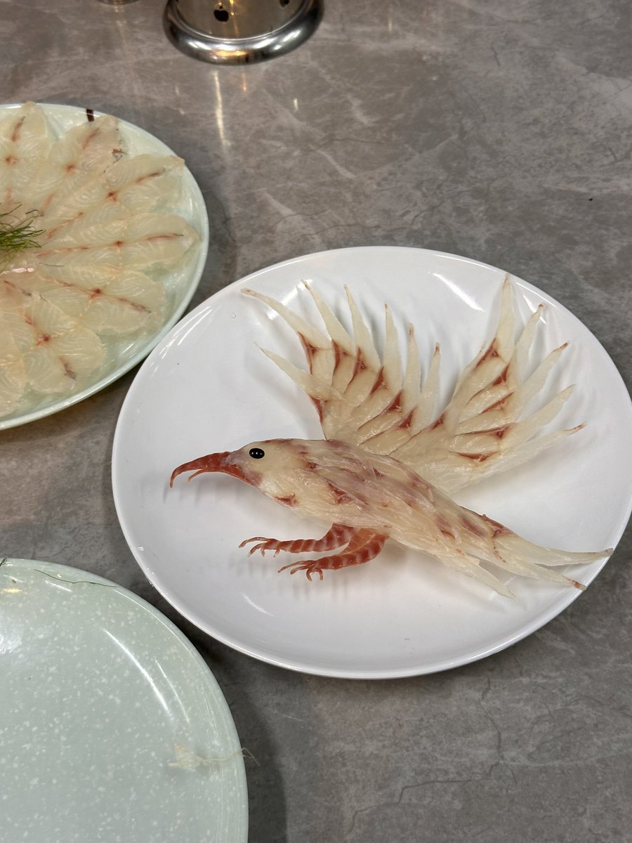 Junning0829's tweet photo. 顺德鱼生是广东省顺德地区的特色传统���菜，被称为中国饮食文化的“活化石” 。
桂林有吃龙胜鱼生 还是爱吃顺德鱼生～
@LibertyCatNFT #LibertyCatNFT https://t.co/4LXcDXx6UA