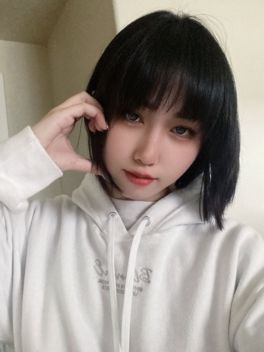 Kirakanjo's tweet image. Its been a long time since i last introduced myself
Hello i am Kira
your average artist, workouter, cosplayer, xavier girlie ✌️