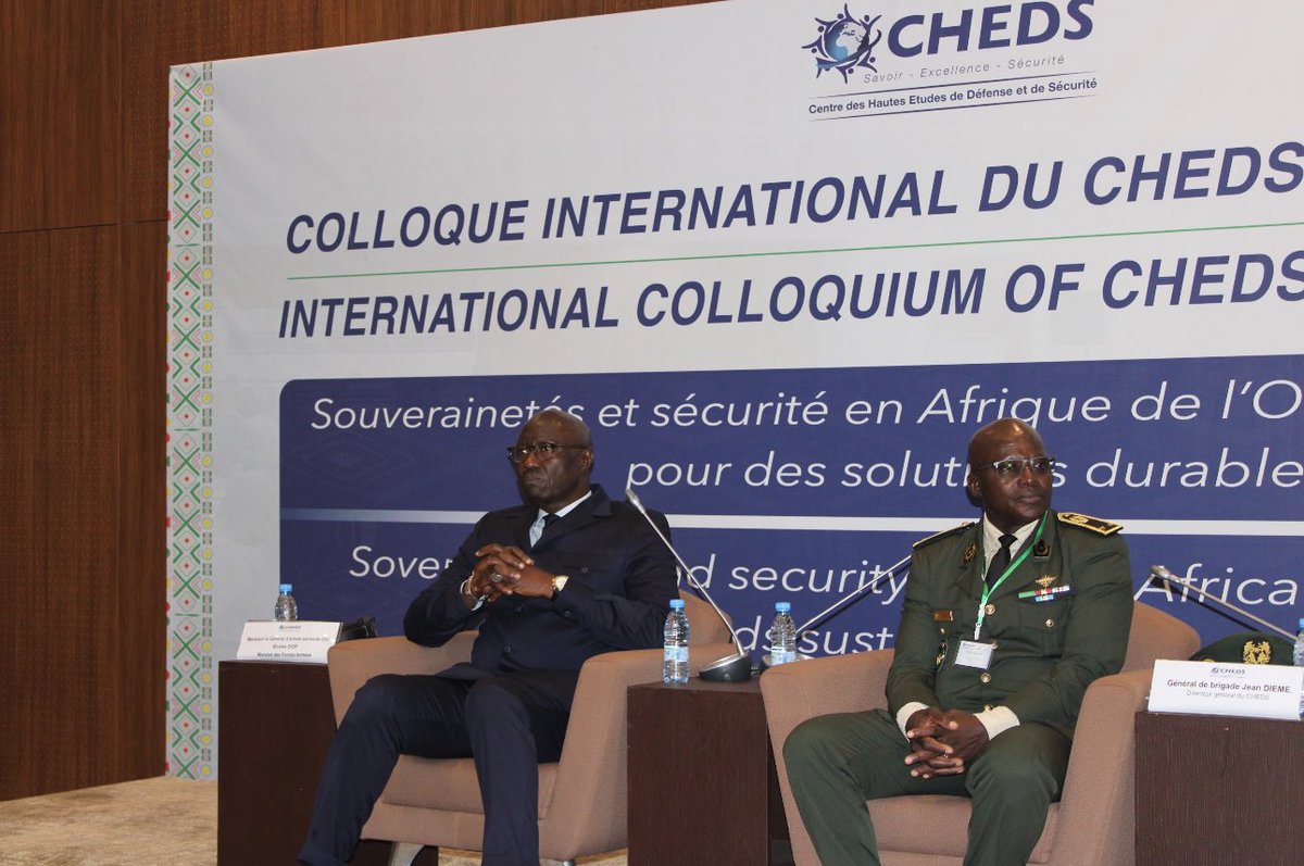 CHEDS_'s tweet photo. Retour sur la première journée de la deuxième édition du Colloque international du CHEDS. 

https://t.co/U31c33LpFO

#colloque #internationale #souverainetés #securite #echanges #ceremonie #ouverture #intervention #atelier https://t.co/kPlRzU2nYj