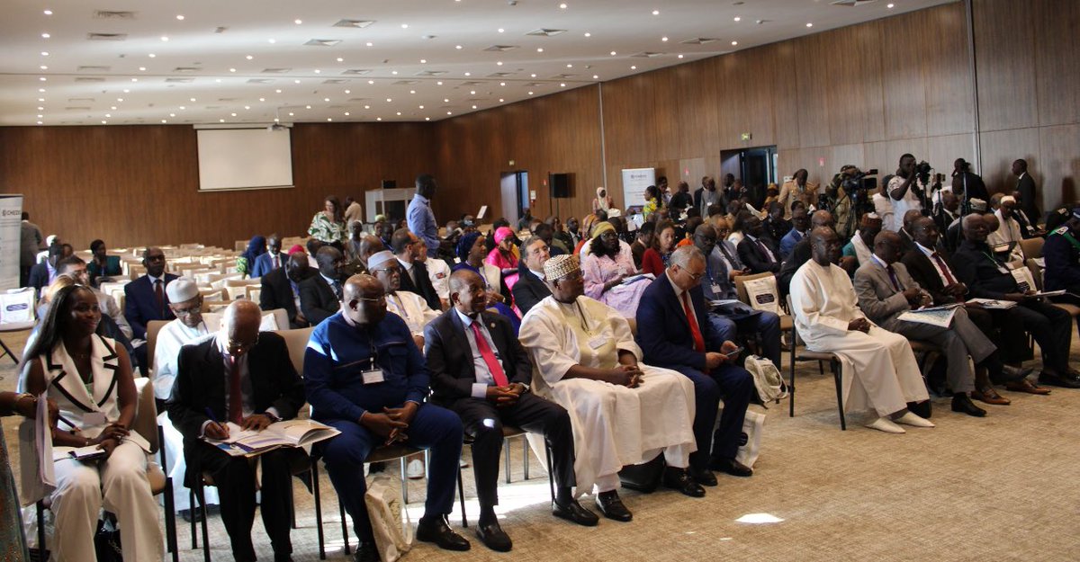 CHEDS_'s tweet photo. Retour sur la première journée de la deuxième édition du Colloque international du CHEDS. 

https://t.co/U31c33LpFO

#colloque #internationale #souverainetés #securite #echanges #ceremonie #ouverture #intervention #atelier https://t.co/kPlRzU2nYj