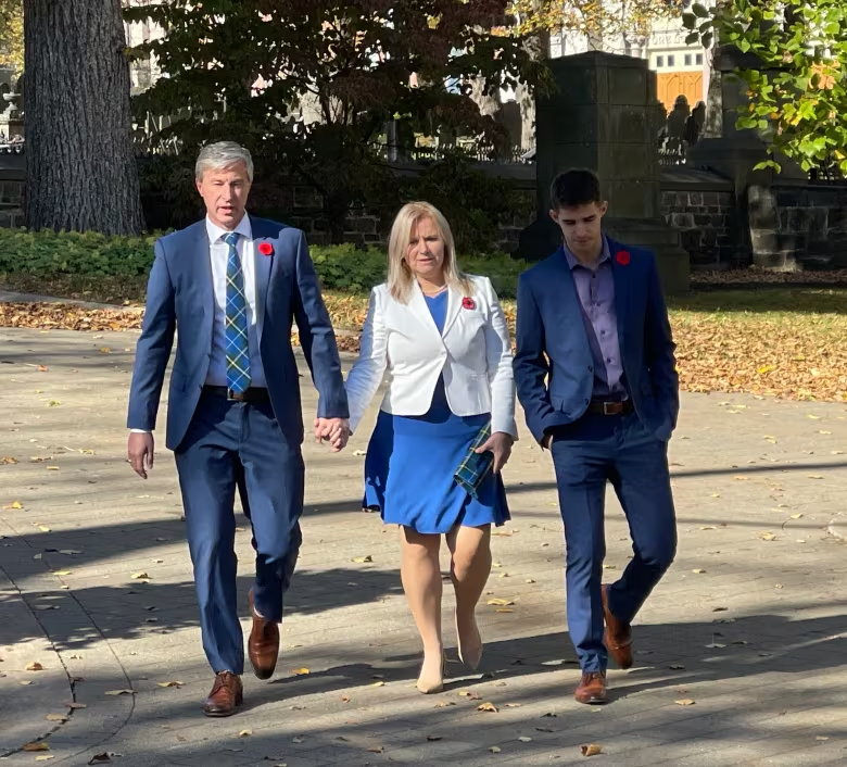 Fred DeLorey (@freddelorey) on Twitter photo 1/ So <a href="/TimHoustonNS/">Tim Houston</a> just made history, becoming the first Nova Scotia premier in nearly half a century to increase his majority in a second term.
Here's how he did it. 🧵 1/ So <a href="/TimHoustonNS/">Tim Houston</a> just made history, becoming the first Nova Scotia premier in nearly half a century to increase his majority in a second term.
Here's how he did it. 🧵