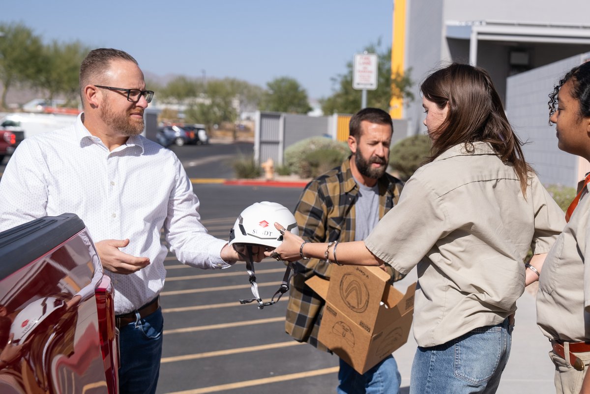 westmec's tweet photo. West-MEC would like to take the time to thank Sundt Construction for their generous hardhat donation towards our General Construction class at Southwest Campus! ๐ทโโ๏ธ
#WestMEC #CareerTechEd #GeneralConstruction https://t.co/6CIniYfIao