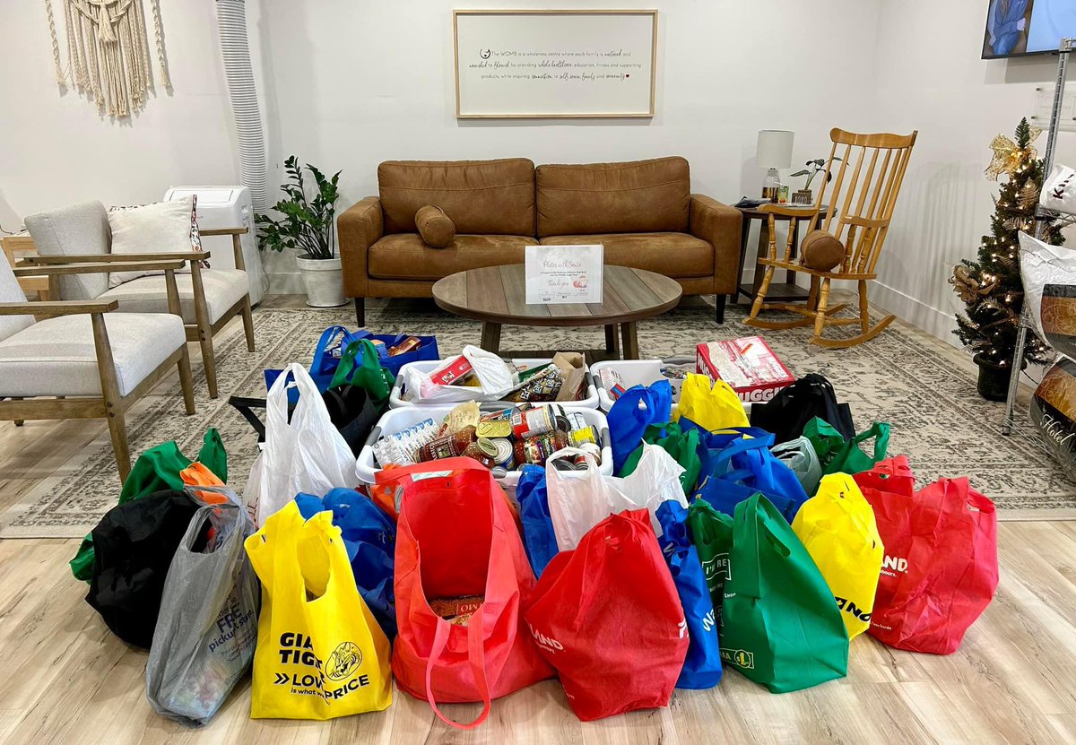 Wilfred_McIntee's tweet photo. CONGRATULATIONS to Shawna Fischer &amp; the WOMB on their successful Photos with Santa event!! 

Over 175 photos + a whopping 360lbs of food donations = SUCCESS!

Photo: Shawna Fischer, Jessica &amp; Zealand Connor dropping of the incredible donations to the Walkerton food bank. https://t.co/FOIZroTehF