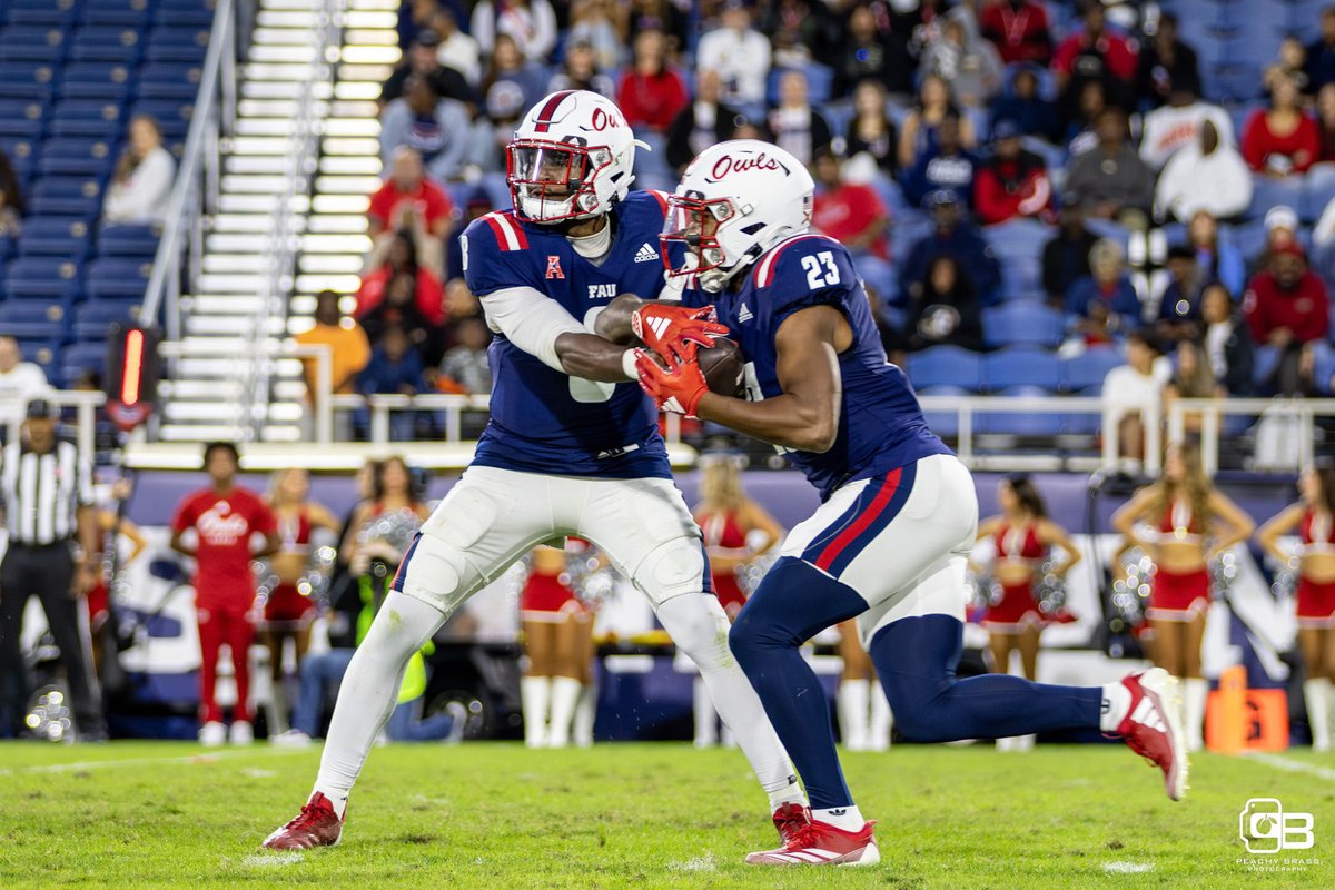 Florida Atlantic University vs Charlotte football game #football #gameday #faufootball #peachybrassstudios #photographer #sportsphotographer #sportsphotography @d1_riq ⁦<a href="/GemariSands/">Gemari Sands</a>⁩