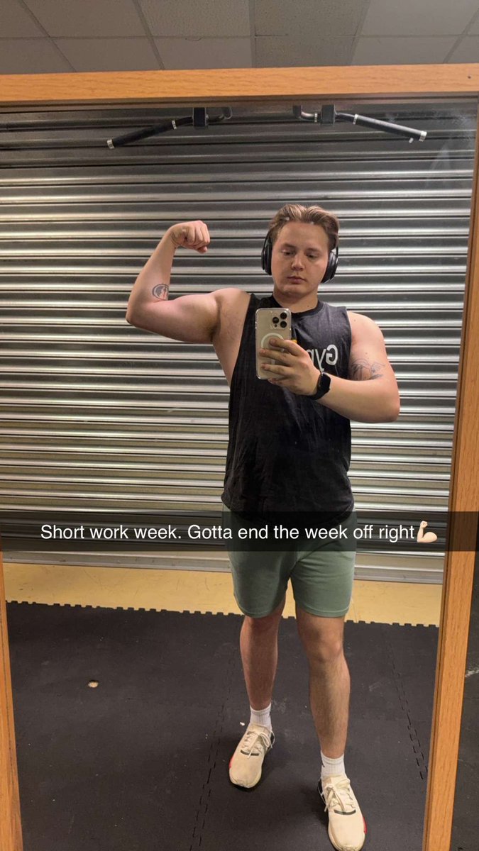 Who says gamers can’t lift too? #gamer #twitchstreamer #streamer #fitness