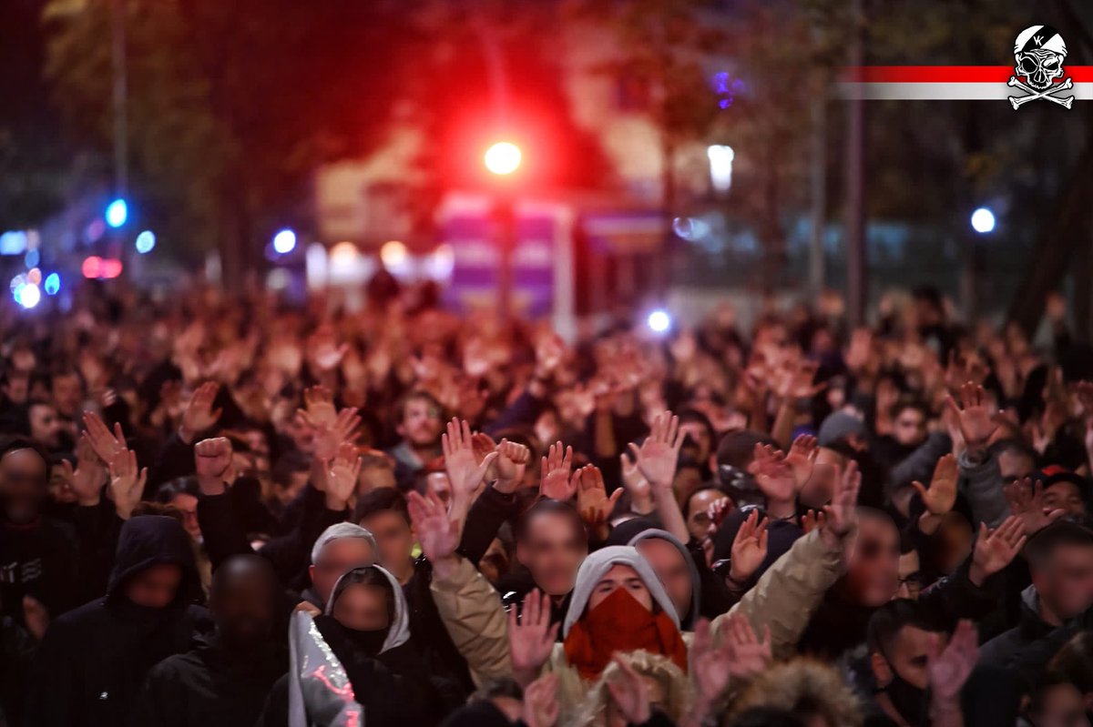 bukaneros92's tweet photo. Vallekas contra la especulación, la gentrificación y los políticos que las sustentan.

Vallekas por los espacios comunes, peleando, tomando conciencia.

La Atalaya sigue. La Atalaya no se acaba.

La Atalaya es una idea.

#VKRESPONDE https://t.co/csx4vTP45k