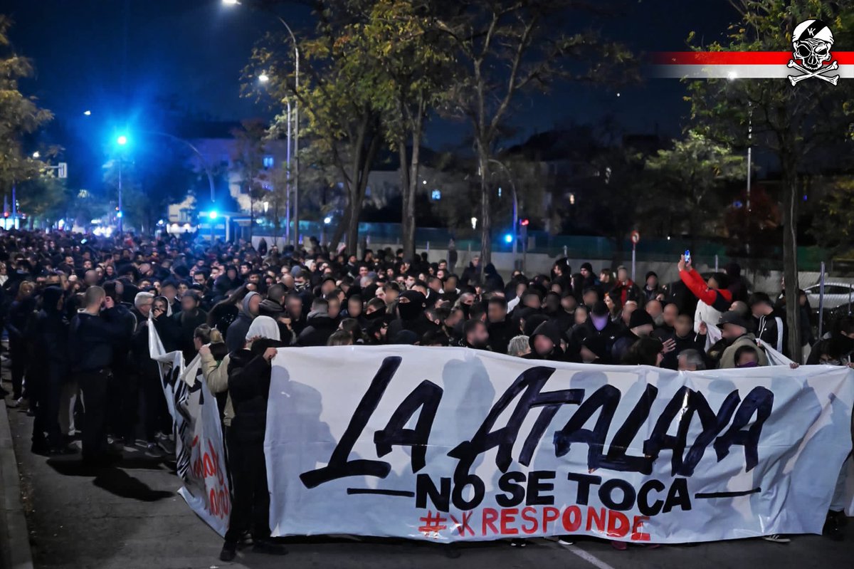 bukaneros92's tweet photo. Vallekas contra la especulación, la gentrificación y los políticos que las sustentan.

Vallekas por los espacios comunes, peleando, tomando conciencia.

La Atalaya sigue. La Atalaya no se acaba.

La Atalaya es una idea.

#VKRESPONDE https://t.co/csx4vTP45k