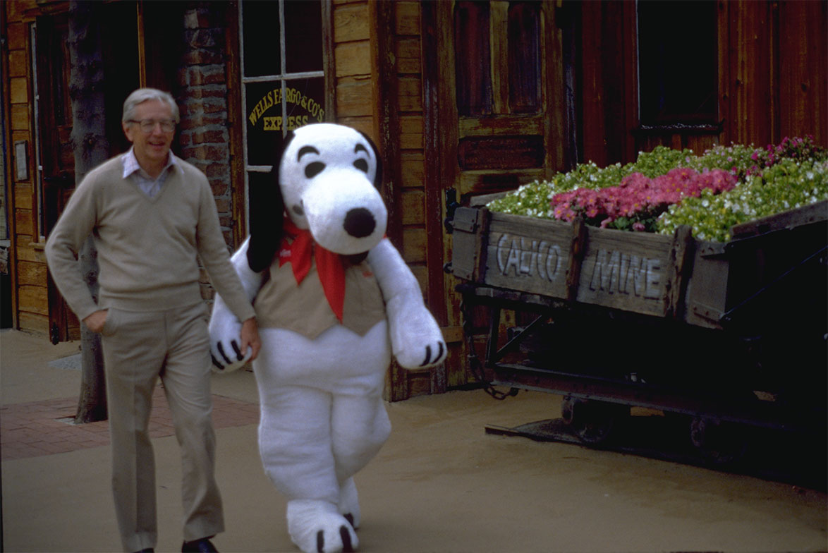 knotts's tweet photo. Happy Birthday, Charles M. Schulz!! On this special day, we are celebrating the creative inspiration behind the Peanuts Gang! 🎂 🎉 https://t.co/ImbNXEe5jR