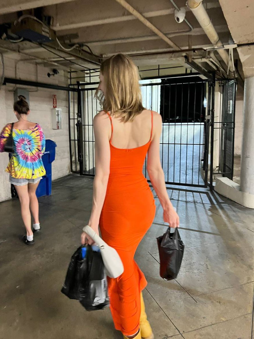 Hunter Schafer red dress 💃