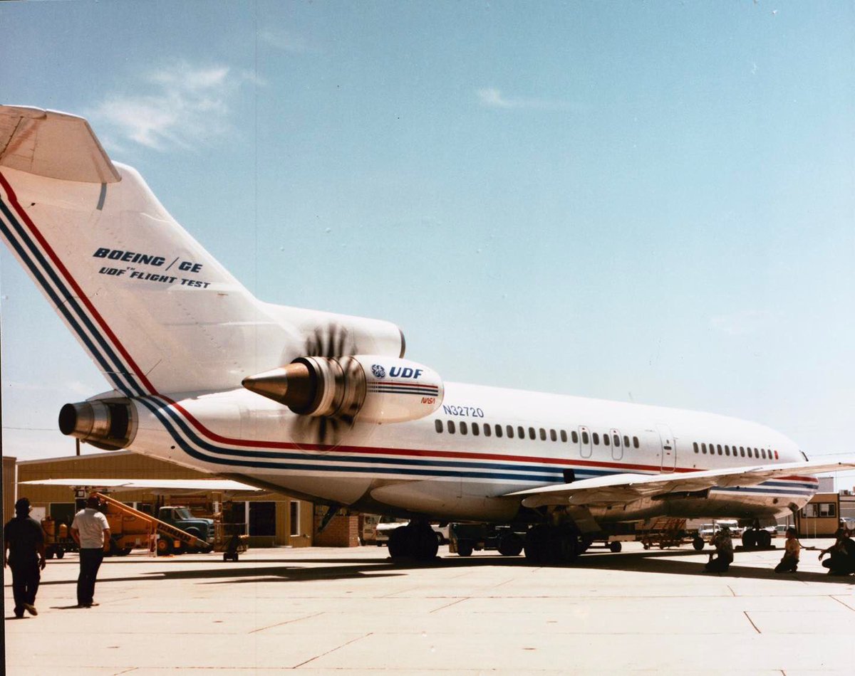 Boneyardsafari's tweet image. We look back at the Boeing / GE UDF flight test program (1986) autilizing 727-100 N32720 with a General Electric GE-36 UDF (unducted fan or propfan) engine mounted on the right rear side in place of the standard turbo jet engine. #boeing #727 #generalelectric