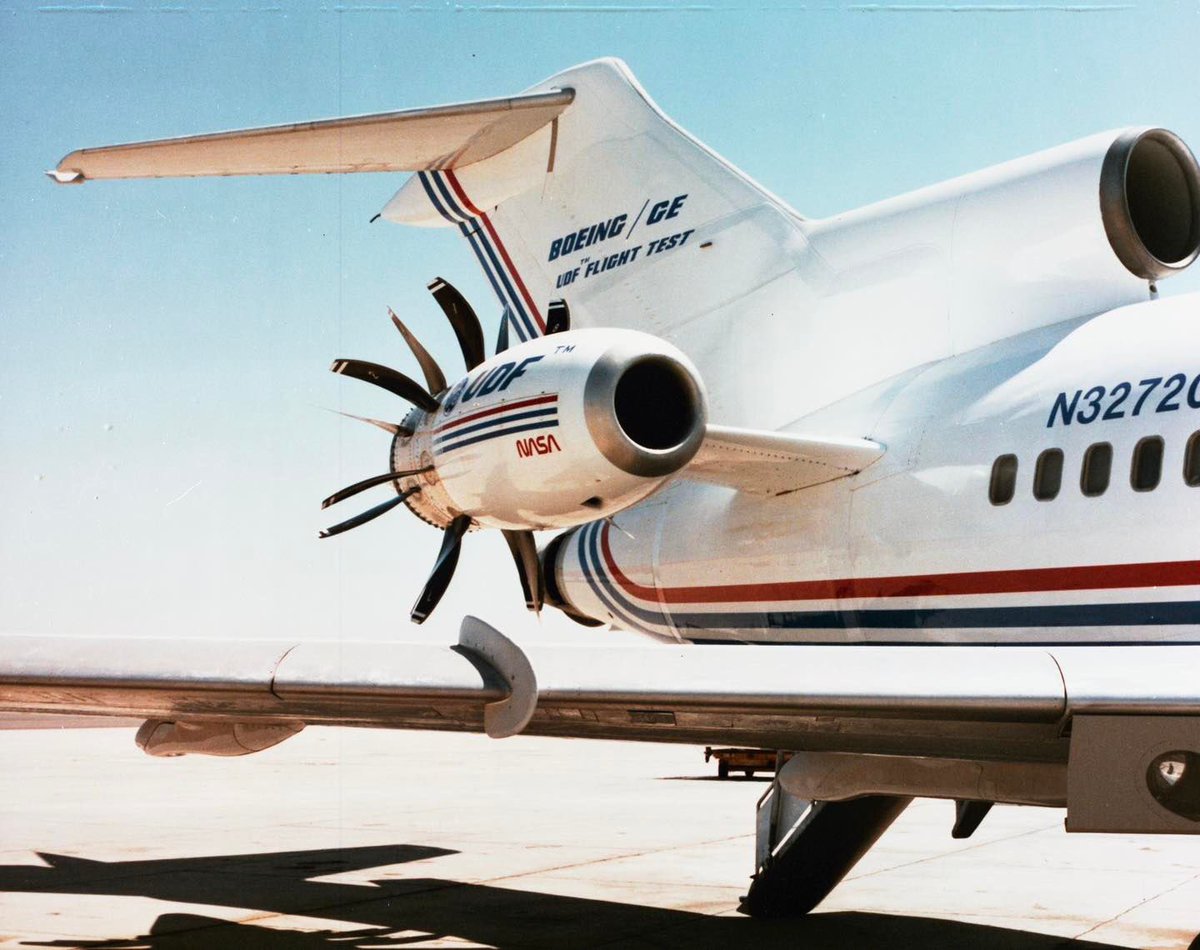 Boneyardsafari's tweet image. We look back at the Boeing / GE UDF flight test program (1986) autilizing 727-100 N32720 with a General Electric GE-36 UDF (unducted fan or propfan) engine mounted on the right rear side in place of the standard turbo jet engine. #boeing #727 #generalelectric