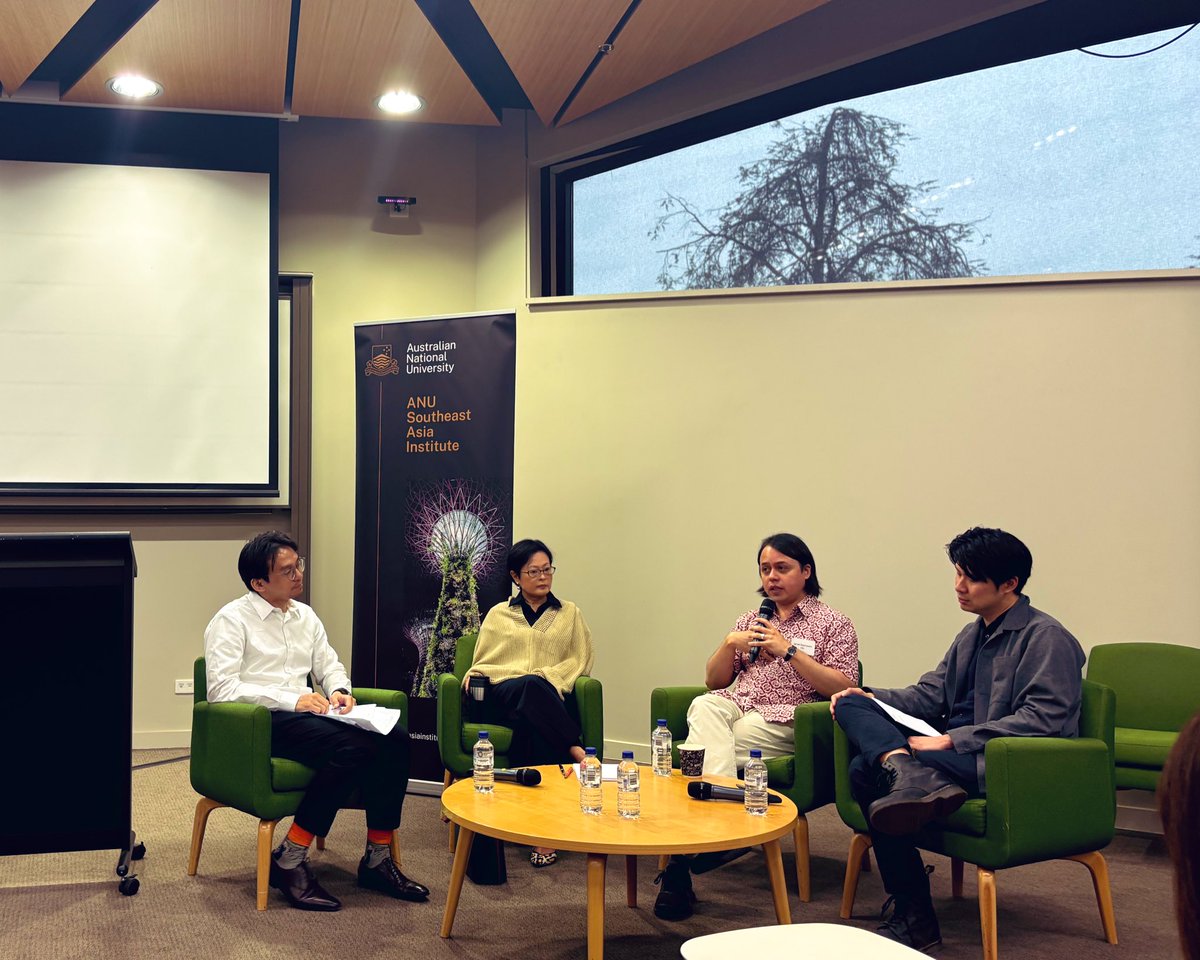 Minh Phuong Vu (@minhphuongvu99) on Twitter photo Join us this afternoon at #SEAISymposium for a panel with SEA scholars Dr Jarrah Sastrawan, Prof <a href="/EvelynGohCL/">Evelyn Goh</a>, Dr <a href="/Nickchan_POL/">Nicholas Chan</a>, and <a href="/TommyChaiSH/">Tommy Chai</a> offering insights to help students navigate the academic job market š§āš Join us this afternoon at #SEAISymposium for a panel with SEA scholars Dr Jarrah Sastrawan, Prof <a href="/EvelynGohCL/">Evelyn Goh</a>, Dr <a href="/Nickchan_POL/">Nicholas Chan</a>, and <a href="/TommyChaiSH/">Tommy Chai</a> offering insights to help students navigate the academic job market š§āš