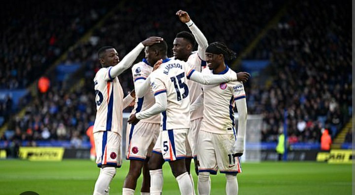 JustChelsea97's tweet photo. ➡️ El Chelsea venció 1-2 al Leicester. 
Maresca introdujo nuevas variantes. Palmer con un rol distinto y Enzo siendo clave como segunda punta. El lateral por fuera y profundo y no invertido.
🧵 Hilo con el análisis del partido
Agradezco like 💙, RT, follow. https://t.co/Kld18ZxkKG
