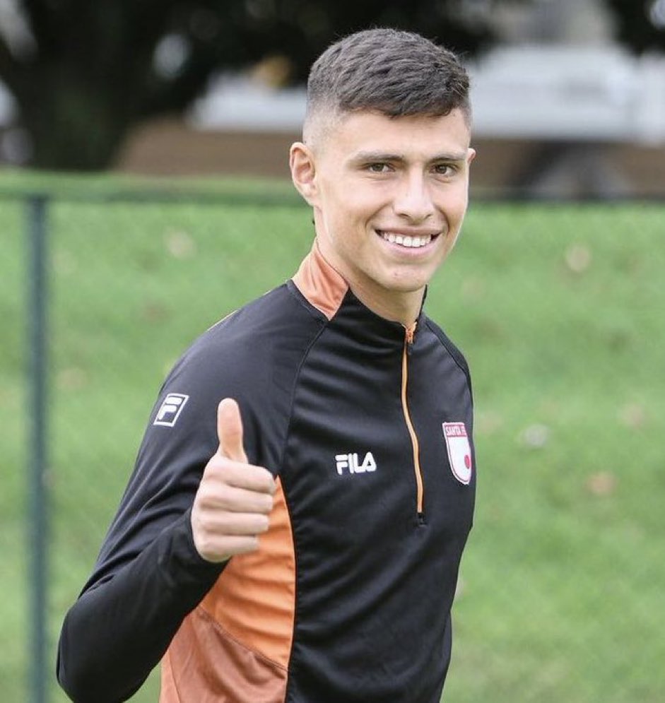 JuanPabloSF1941's tweet photo. Se hizo pasar por futbolista profesional, estafo a varios clubes y gano millones https://t.co/4OxECU4BTe