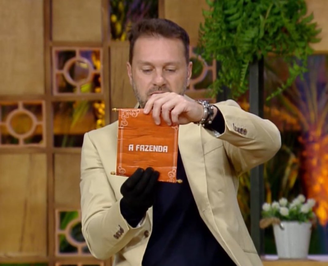 Olha aí o suposto “estrategista”, o super jogador, sendo BURRO! Escolheu um poder que dá dinheiro aos outros participantes se o colocarem na roça 🤦‍♂️😂 #RoçaAFazenda #AFazenda