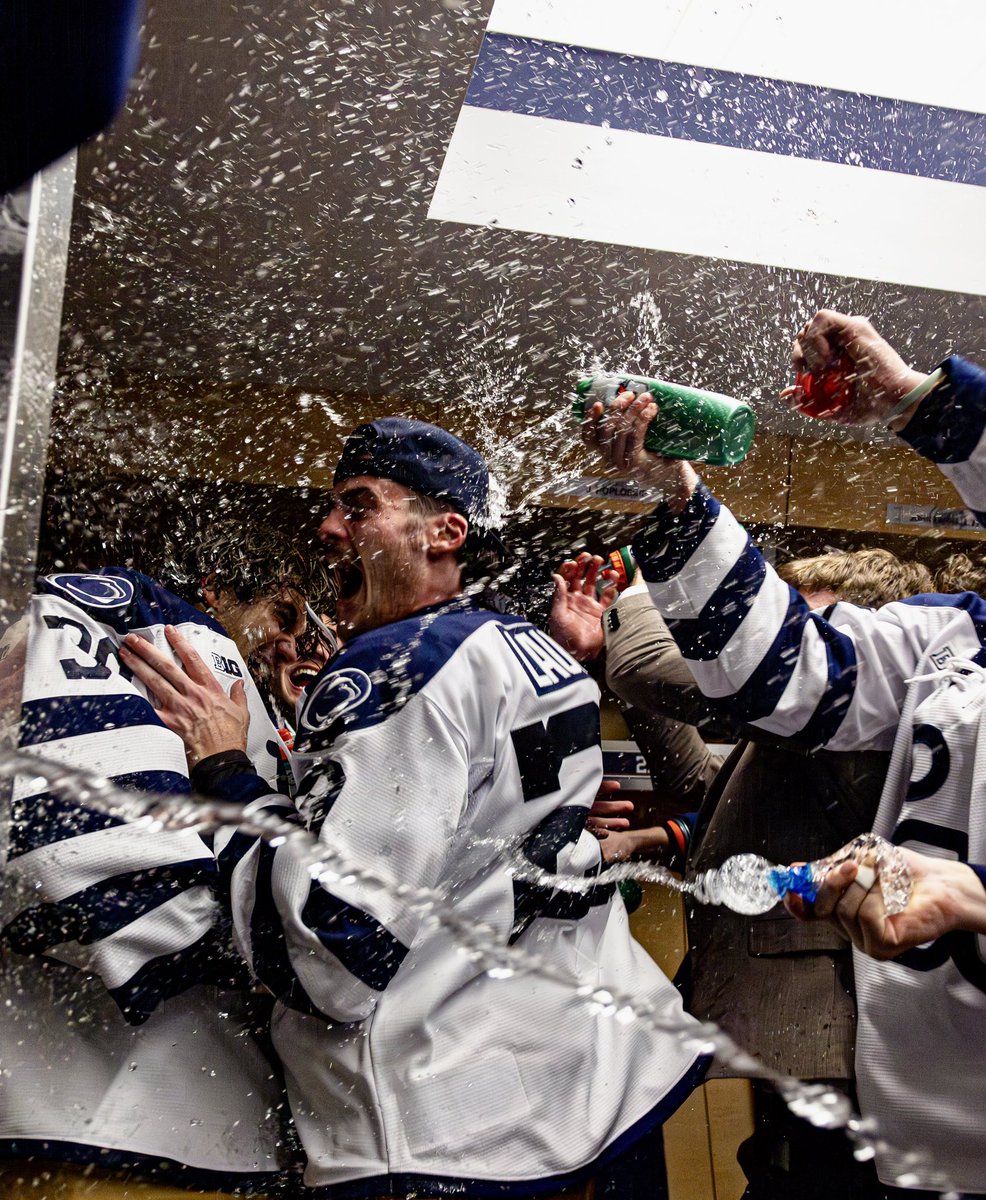 PennStateMHKY's tweet image. The room was vibin’ for Johnny! 🏒💦 

#WeAre #HockeyValley