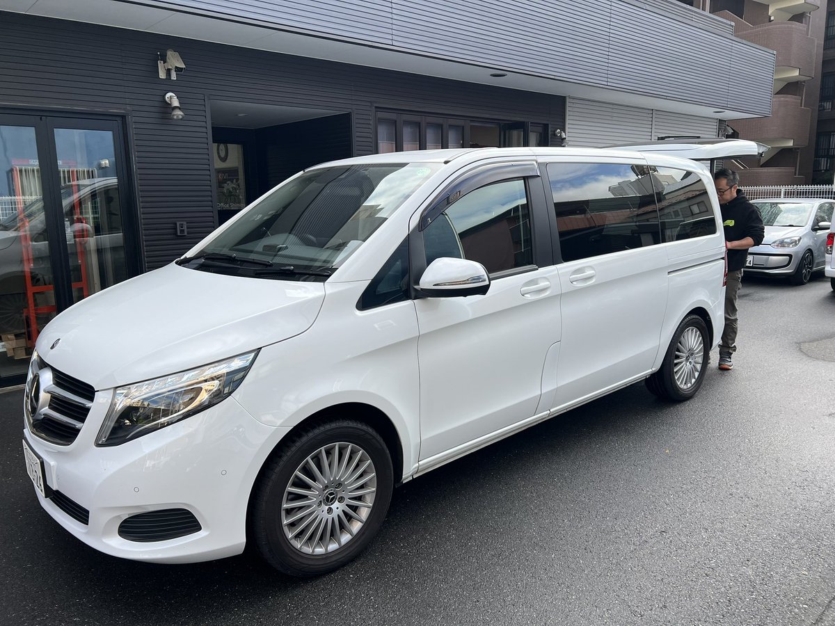 OfficeShimizu's tweet photo. 本日、朝一の作業
Mercedes-Benz V-Class
昇降リフト装置の点検作業を
西田マネージャーが実施しました。
#オフィス清水
#MercedesBenzVClass
#昇降リフト装置点検
#定期点検は大切 https://t.co/YeVkiwkX3O