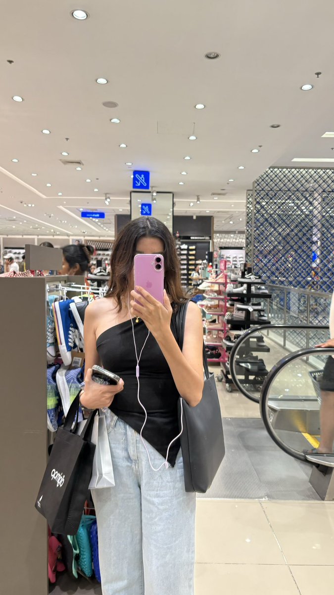 reeningning's tweet image. ♥️