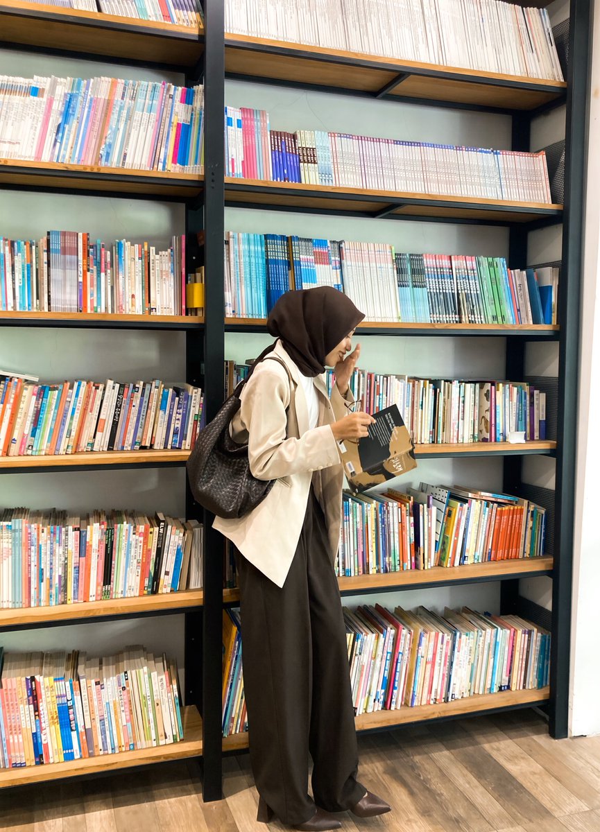 minjitotoroo's tweet image. Preloved blazer bellio official josie oversize blazer, aku baru pake dua kali. Belum ada sebulan jual rugi 210k bisa shopee. Bisa nego tipis

#preloved #prelovedblazer #prelovedbaju