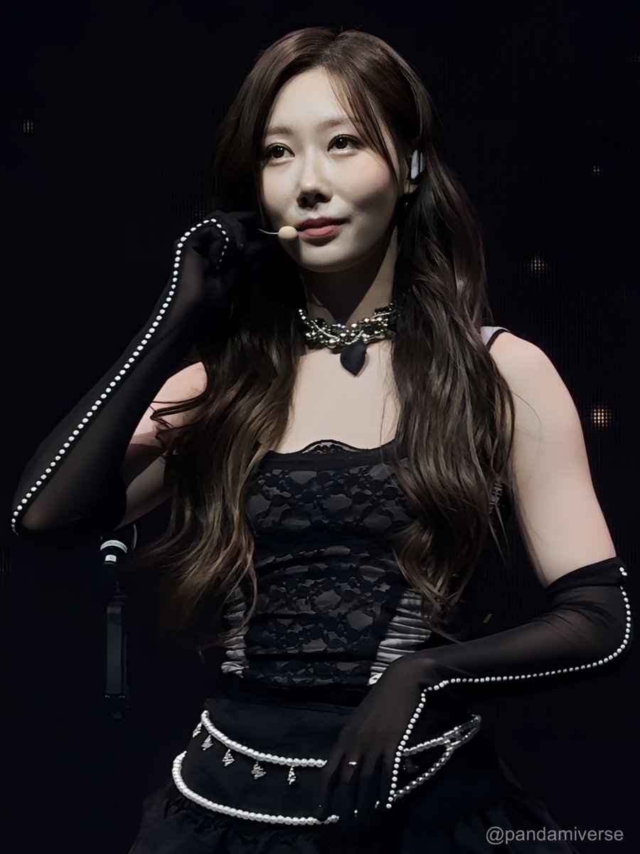 I debated a lot on if I should post these, but @withandong_ thought yall would like them

#한동 #드림캐쳐 #HANDONG #Dreamcatcher #DreamcatcherInDC #LuckInside7Doors