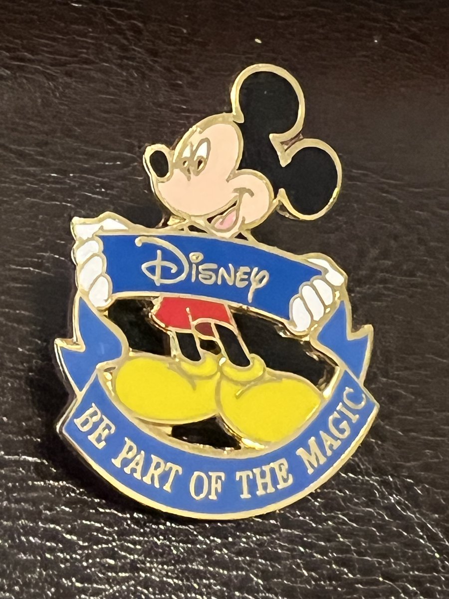 TeriE's tweet photo. RARE #DisneyPin #LimitedEdition Mickey Mouse #BePartoftheMagic VINTAGE 2000 FREE SHIP

#disneypromo #disneypinsforsale #disneygifts #MickeyMouse #LEdisneypin #disneypintrading #disneytradingpins #mickey #collectibles #stockingstuffers #gifts

 https://t.co/Rw070YLHEO https://t.co/lDvhUWfk1T