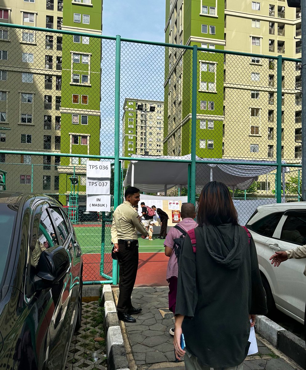 Mari menggunakan hak suara. PILKADA uhuy
.
<a href="/Negeri_Sendiri/">Negeri Kita Sendiri</a>