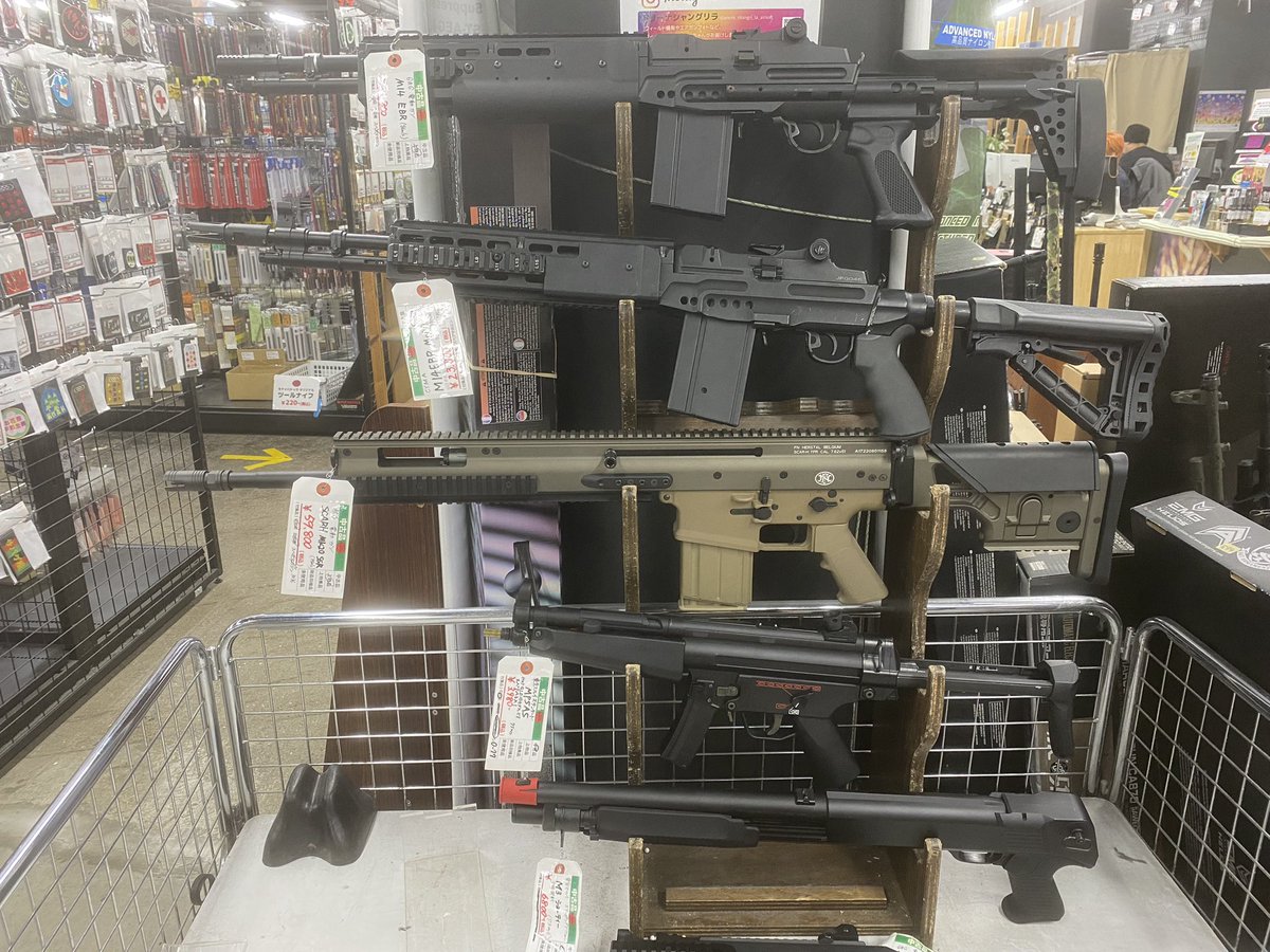 PDurakatatyuko's tweet photo. 格好良いですね〜✨✨
#M14EBR
#M14EBR MOD.O
#SCAR-H MK20SCR
#スタンダードMP5A5
#M3ショーティー
#PRK9 https://t.co/iP7p2Uxl4J