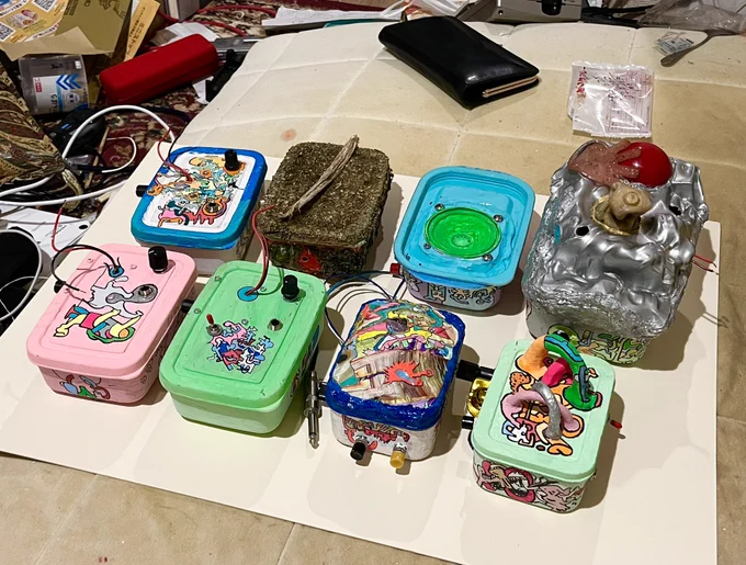   ②都築響一&ロードサイダーズ主催PABF12/1(日) ツポールヌ、沢山新作作りました!!14時～15時、都築響一さん×小指のトークもあります。参加費 1000円(ドリンク付)限定25名テーマは、埴輪のじいさんやツポールヌ、モリブタ等との日々を振り返る「変な人達と芸術と私」(乱入有) 