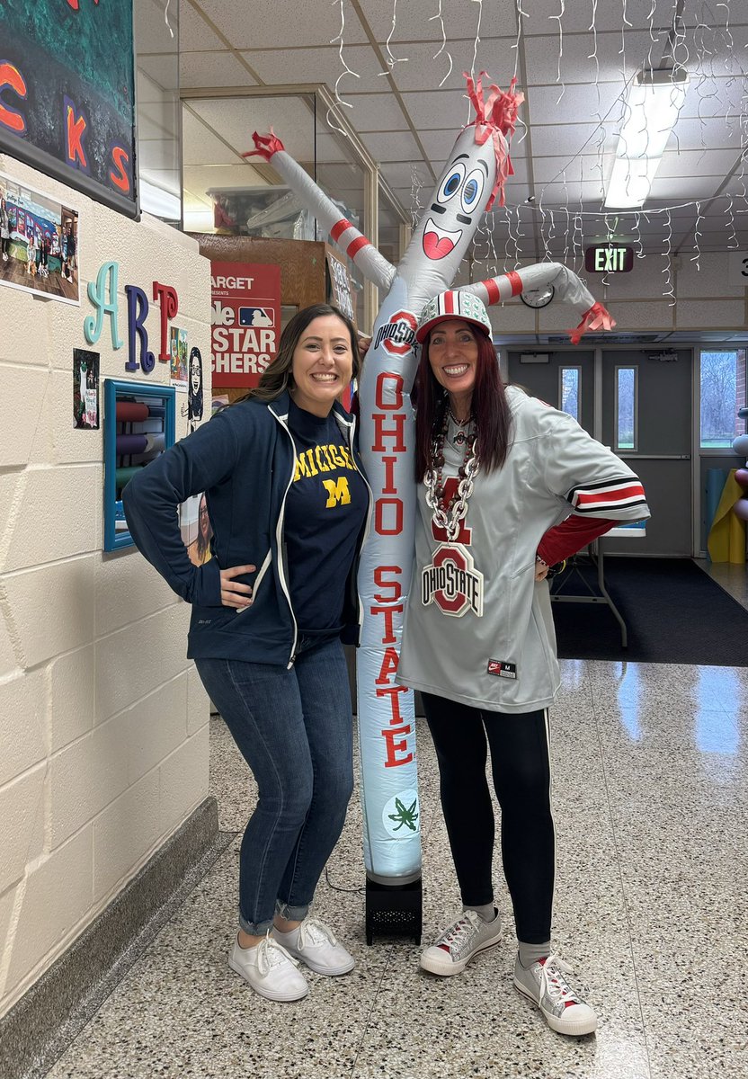 Proving that kindness rules 😍 <a href="/MrsCurry_5/">Brooke Curry</a> <a href="/MortonFRIENDS/">Sterling Morton Elementary</a> GoBUCKS‼️