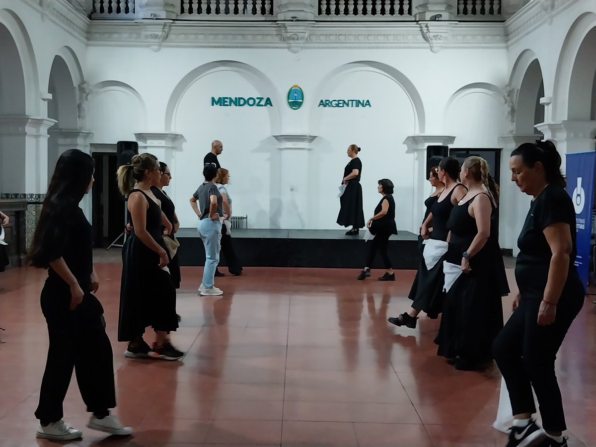 Cultura_Mza's tweet photo. Se inauguró una nueva Cátedra Abierta de las Industrias Creativas, "Las Refalosas" de Instituto Chopin, una muestra para descubrir más sobre esta danza 👏🏻
🤳 https://t.co/027O3QzVTQ 
#CulturaMendoza https://t.co/PsRHnA1aOO