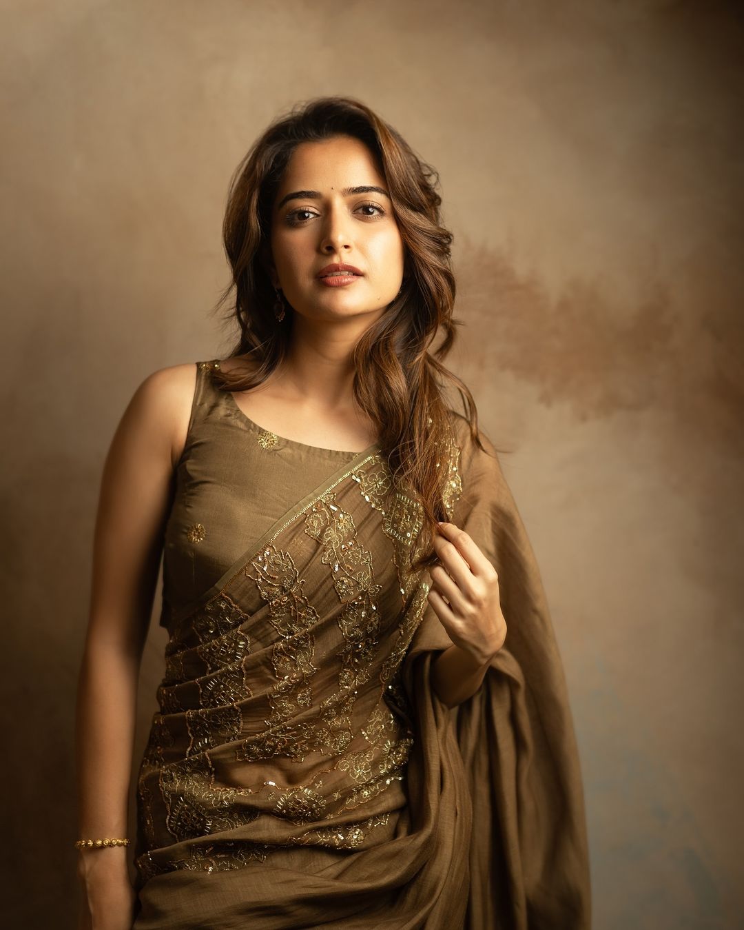 GdW7vRxWEAAxRa7?format=jpg&name=large