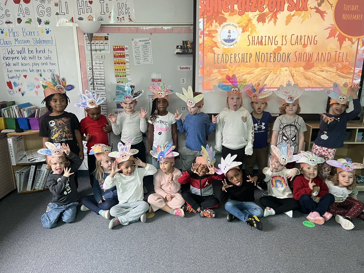 MrsBarrGL's tweet photo. Thanksgiving fun &amp; Student-Led Conference Prep with our 3rd grade buddies!! 🦃💙💛 https://t.co/gltzkbRFO4