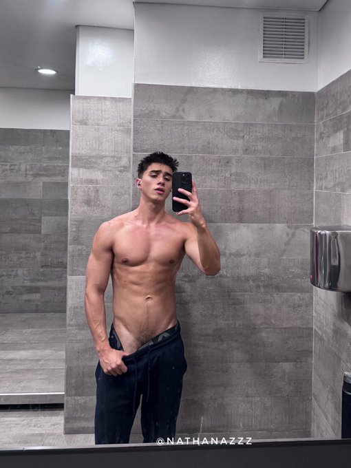 1 pic. After gym https://t.co/eURYVWzQ02