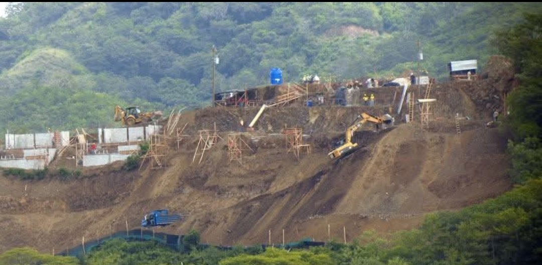 antigentri's tweet image. #Potrero
Las Catalinas es la definición de Enclave Turístico. La 1era fase se construyó a pesar de no tener disponibilidad de agua. Inclusive llegaron a denunciar a la ASADA local por no querer dar agua. Video de archivo del 2015 🎥youtu.be/vql8VfODjMs?si…