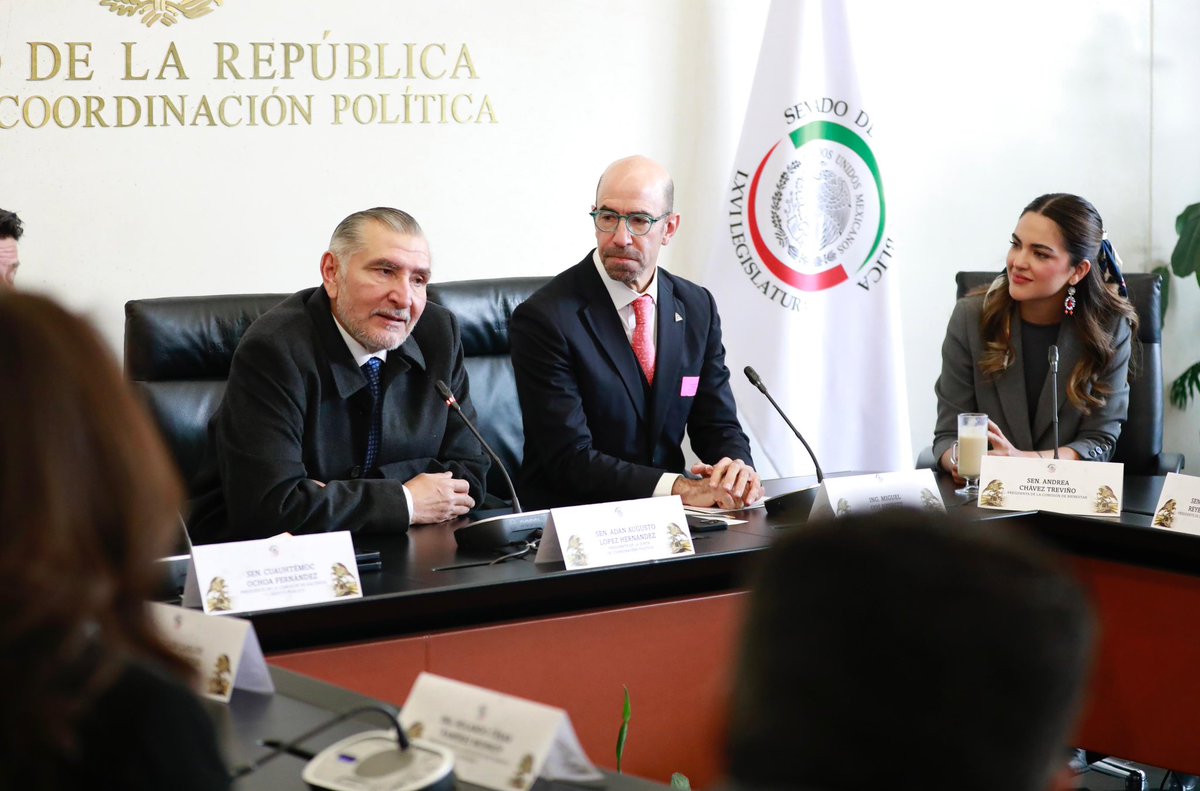Conversamos con la Confederación de Asociaciones de Agentes Aduanales en México (CAAAREM) en el Senado de la República.

Junto a los Presidentes de las Comisiones de Economía, Hacienda y Crédito Público, Seguimiento a T-MEC, Asuntos Frontera Norte y al Presidente de la Junta de