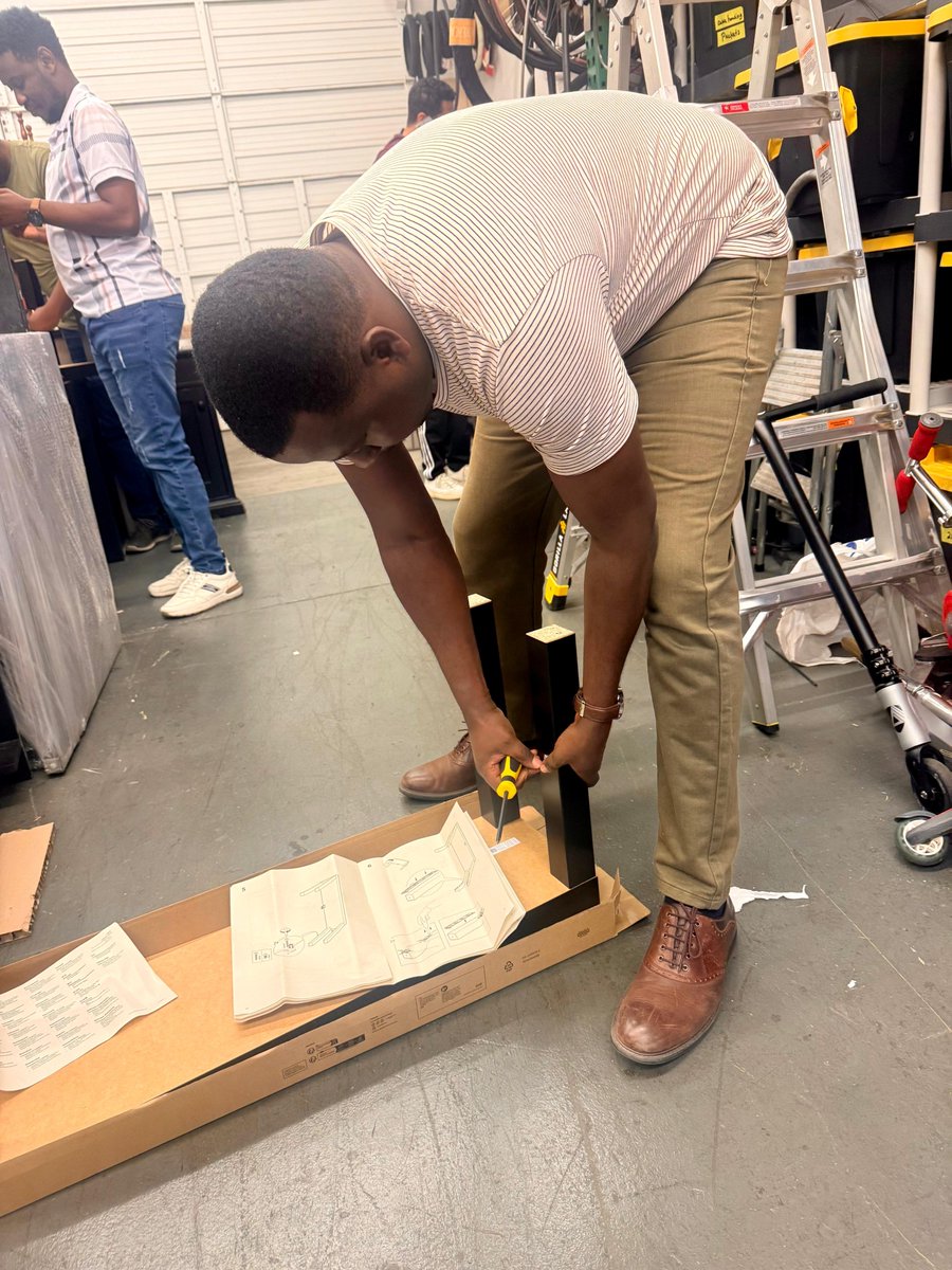 IbambePaul's tweet photo. Amazed to volunteer at the Welcome to America Project alongside my fellow @HumphreyProgram Fellows at @ASU 's @CronkiteGlobal. It was also an opportunity to deeply understand the needs of refugees in a complex world with over 32M refugees worldwide. Keep up the great work #WTAP ! https://t.co/0GwBJrqSGs