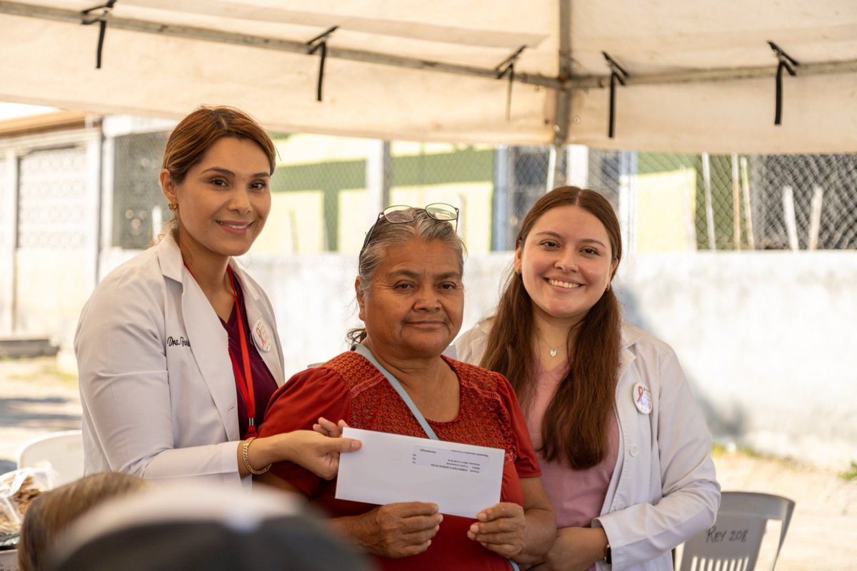 ReynosaGobierno's tweet photo. El @DIF_Reynosatm entregó resultados de la campaña “Cuidemos Tu Salud” en la colonia Satélite, donde vecinos recibieron servicios médicos gratuitos. 🩺

Con el respaldo del alcalde @carlospenaortiz, se sigue trabajando por el bienestar de las familias. #ReynosaImparable https://t.co/zZ0ybuVzGf