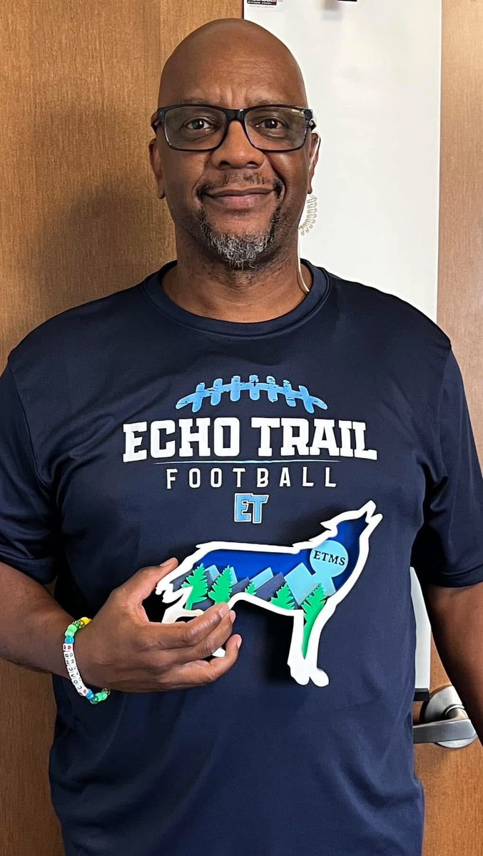ETMS_WolfPack's tweet image. The GREAT Award recipient for the month! 🐺
No one better in the biz and for our kids than Coach D. 
Thank you for all that you do for our #Wolfpack  @EchoTrail_FB 
#ExpectgreaTness 🐺