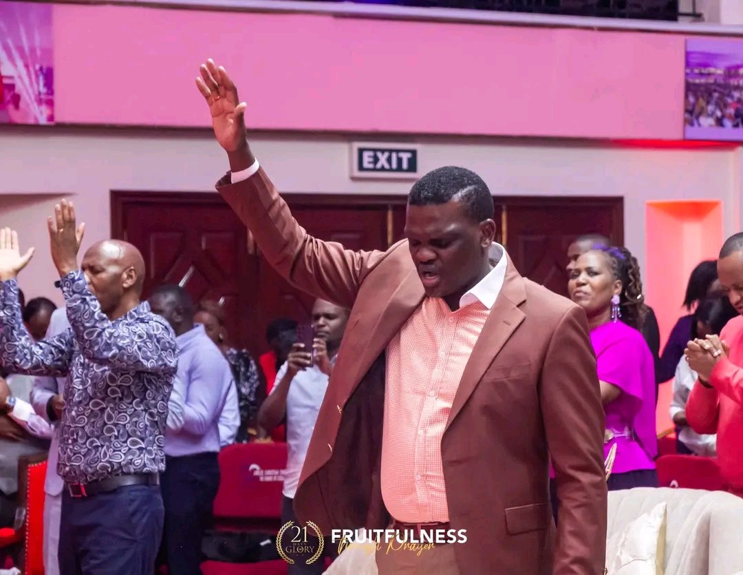 pstpauline_g's tweet image. Above all things you are God 🙌

#21DaysOfGlory