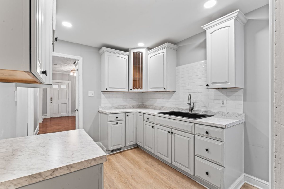 hommati227's tweet photo. 🏡🤩 Prepare to be captivated by the blend of character and modern updates that make this home truly one-of-a-kind!
📍532 Park Rd, Ambridge, PA 15003
View at: https://t.co/bkPF2sb9XL

Listed by: Megan Laughlin
📸 by: @Hommati227

#newlisting #newlistingalert #justlisted... https://t.co/teZcsBkpFv