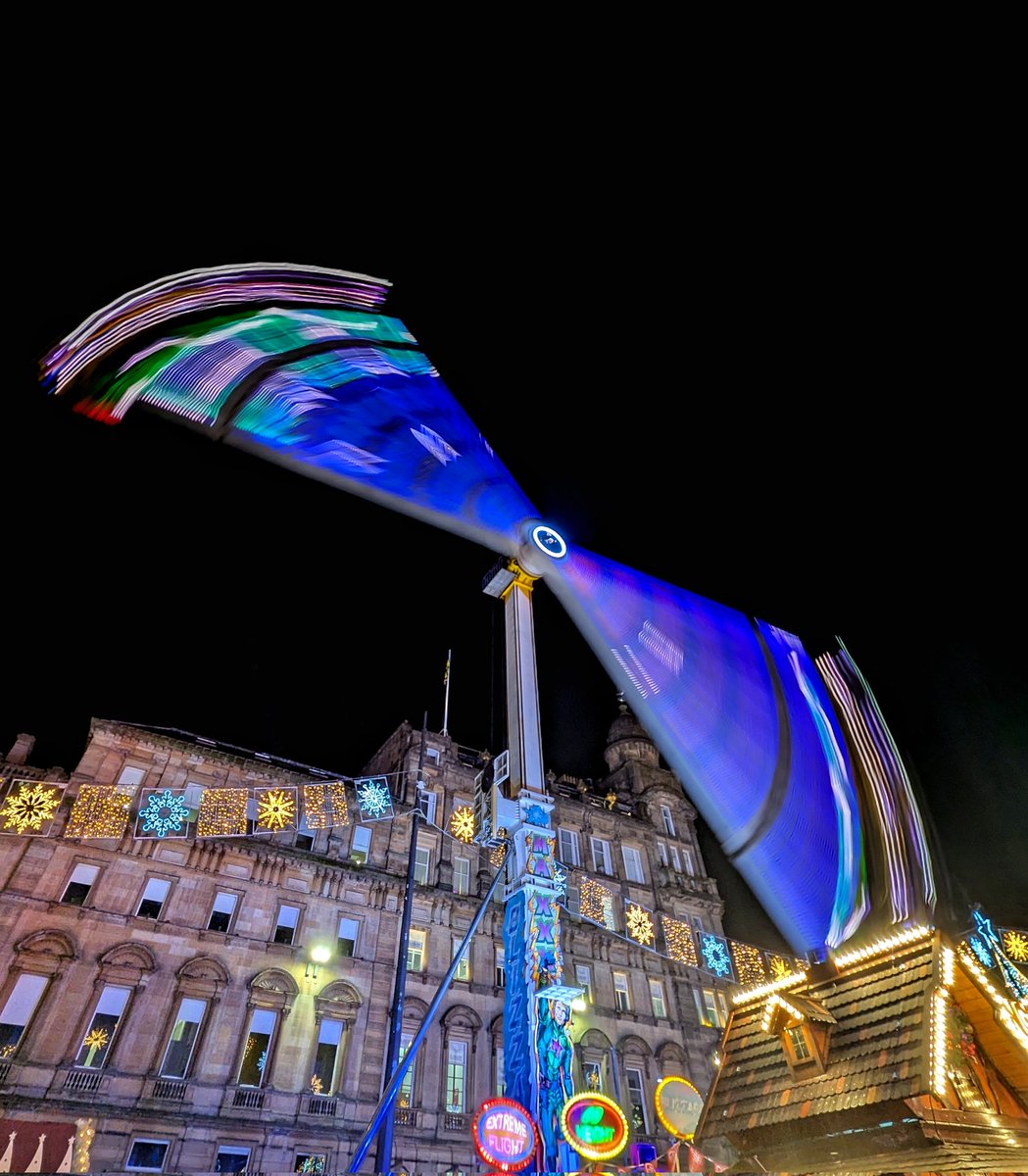 Tae_the_north's tweet photo. George Square in three... #Glasgow https://t.co/EN1h4mPWIm