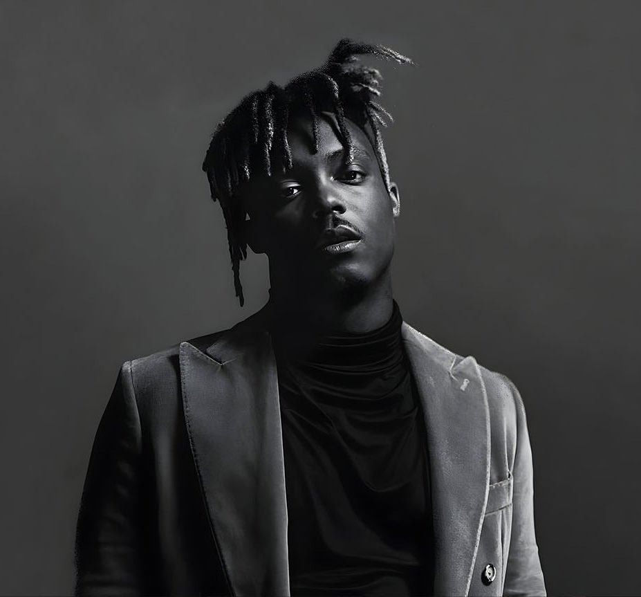 HRiiLSs's tweet photo. People need to realise that this is THE END. This is it. No more juice Albums after this. 

Maybe a few features here and there w/ some solo mini projects sprinkled into the mix, but his name will essentially be left on the shoulders of TPNE.

RIP Juice WRLD. https://t.co/p9xoOaF5H3