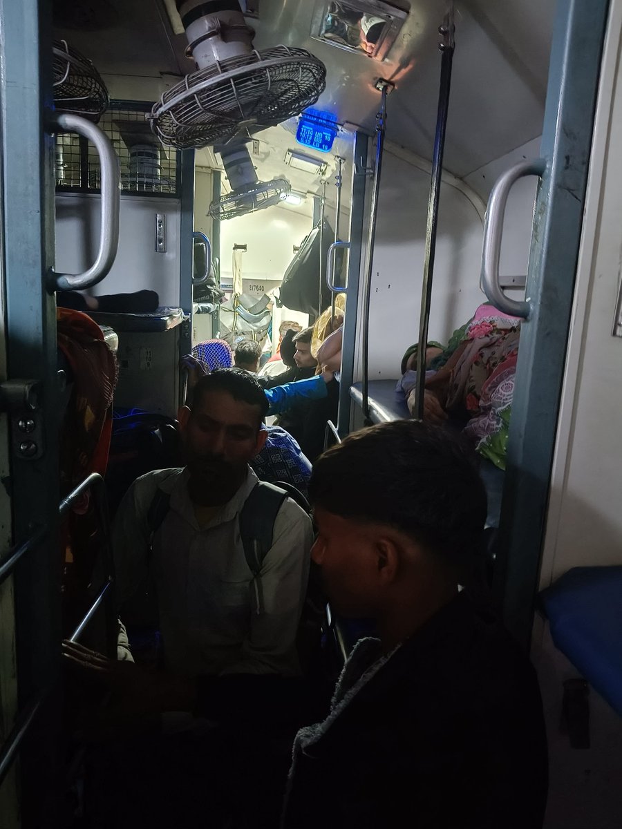 TheReal_vikram's tweet photo. @DRMBRCWR @RailwaySeva https://t.co/utStIcbFFL