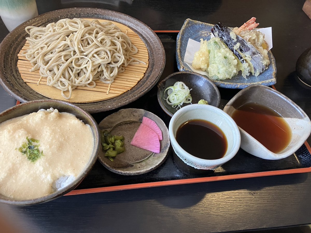 hundredtouring's tweet photo. 毎日おバイク🏍
笠間ツーリングの続き。
17人で走りました！
お昼はお蕎麦～🍜
竜神大吊橋からのビーフラインの道の駅。
栗のソフトクリームは絶品！
ツーレポかいた
https://t.co/9xd2F3XaPW
#Ninja400 #益子の蕎麦炉庵 #竜神大吊橋
#道の駅かさま #バイク好きな人と繋がりたい #ツーリング仲間募集中 https://t.co/GkFwWlKnM5